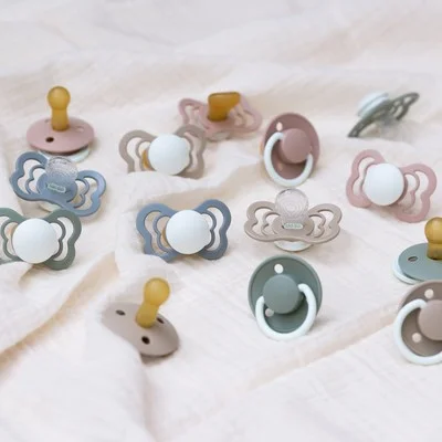 2 бр. Биберони BIBS COLOUR, Blush GLOW/Vanilla GLOW, 0-6 месеца