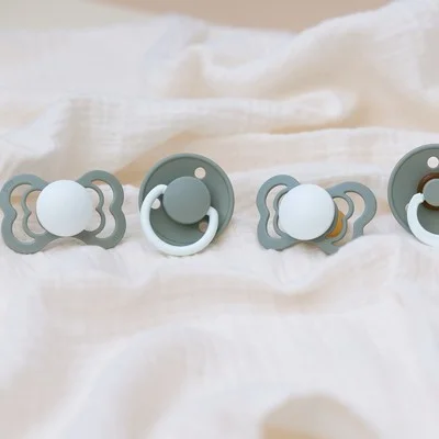 2 бр. Биберони BIBS De Lux, Каучук, Sage GLOW/Cloud GLOW, 0-6 месеца