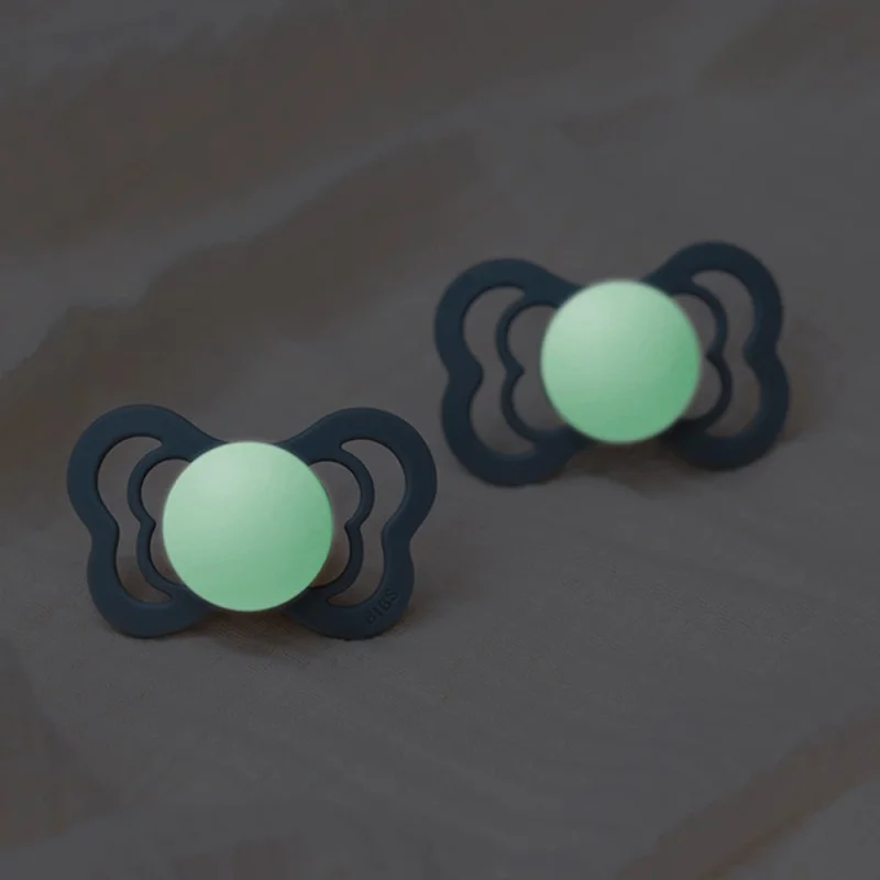 2 бр. Силиконови Биберони BIBS Supreme, Sage GLOW/Cloud GLOW, 6-18 месеца