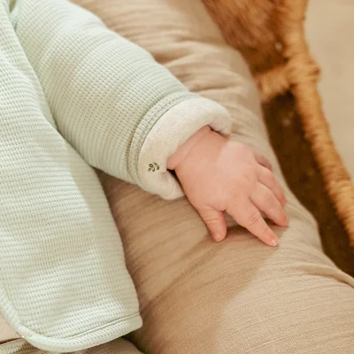 Бебешка Двустранна Жилетка Пике Soft Green