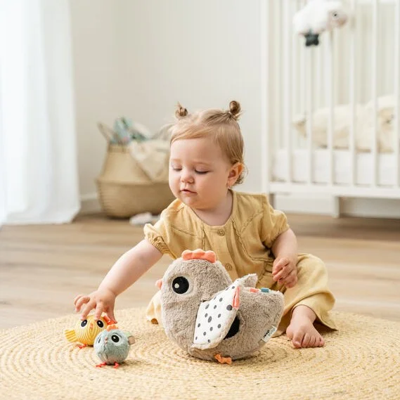 Hide&Seek активна играчка Clucky Sand