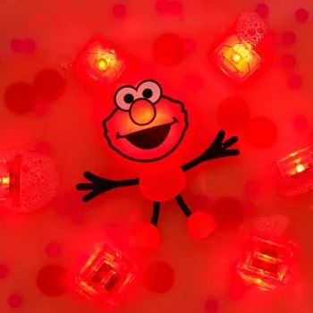 Герой ELMO + 2 Светещи Кубчета Glo Pals