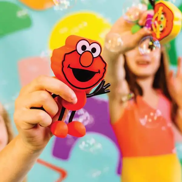 Герой ELMO + 2 Светещи Кубчета Glo Pals