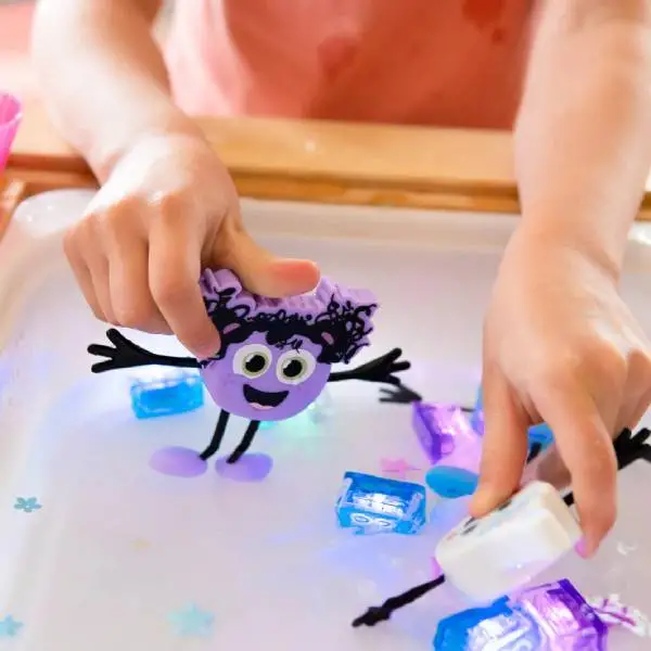 Герой LUMI + 2 Светещи Кубчета Glo Pals