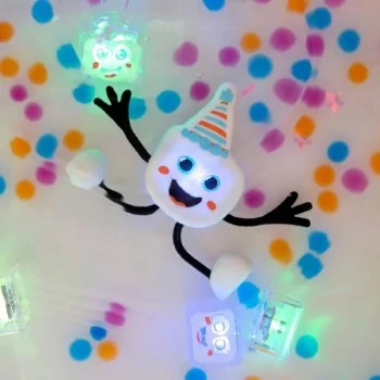 Герой PARTY PAL + 2 Светещи Кубчета Glo Pals